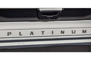 Platinum bokstäver | Gunmetal Stainless Steel | Bakläm