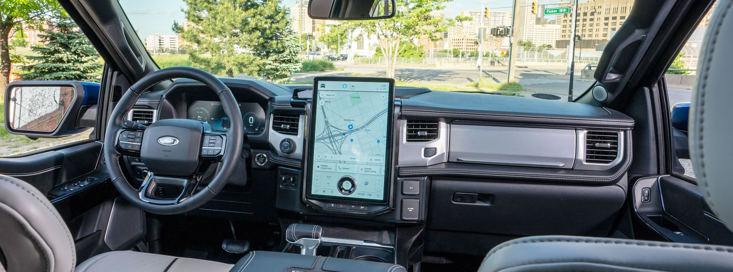 främre interiör på en ford pickup