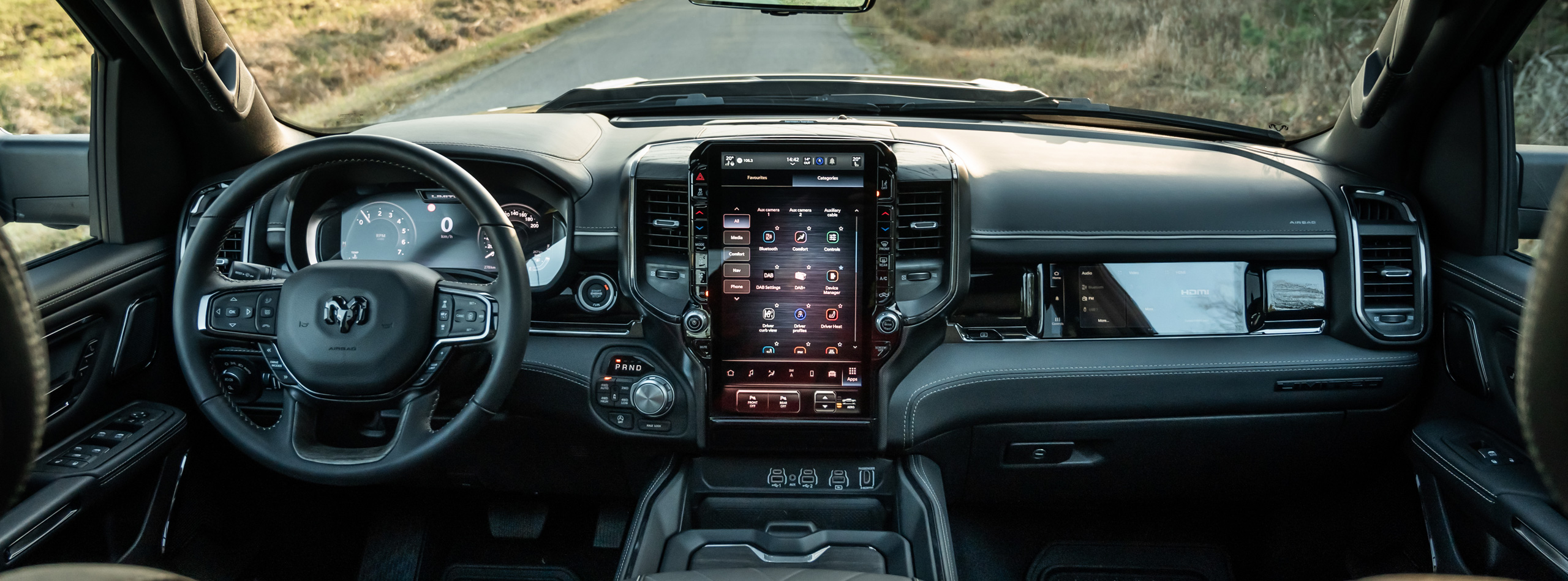 Främre interiör på en Dodge Ram 2025